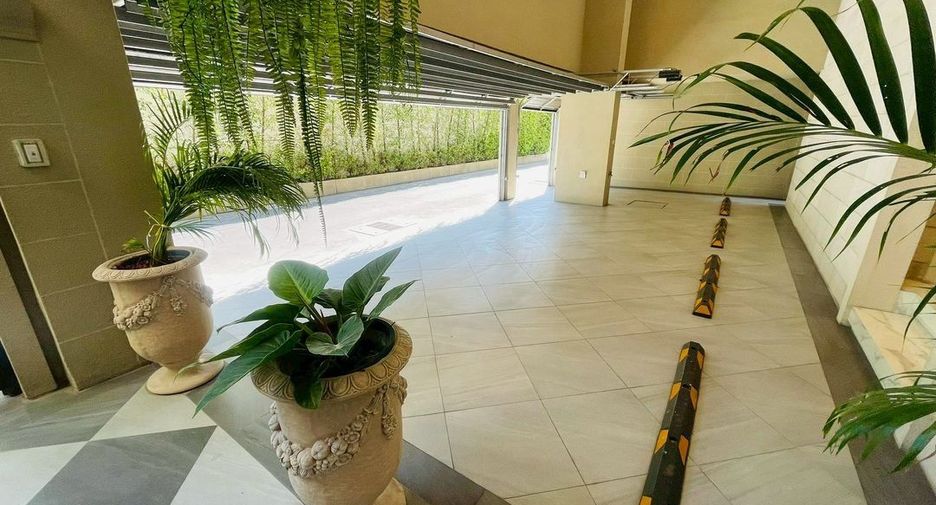 For rent and for sale 4 bedrooms house in Watthana, Bangkok