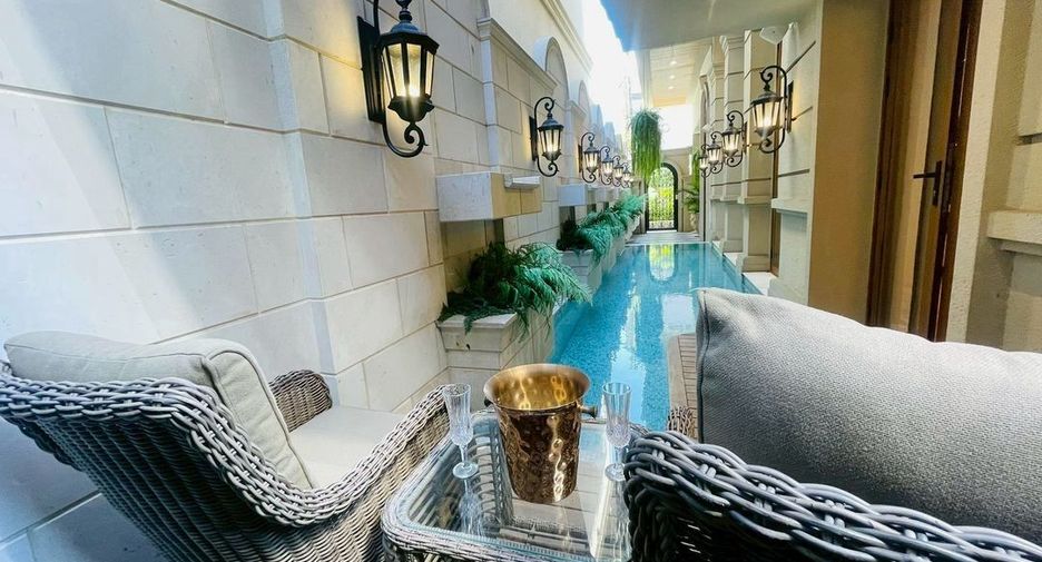 For rent and for sale 4 bedrooms house in Watthana, Bangkok