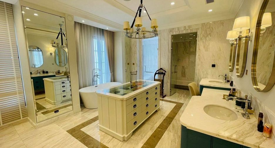 For rent and for sale 4 bedrooms house in Watthana, Bangkok