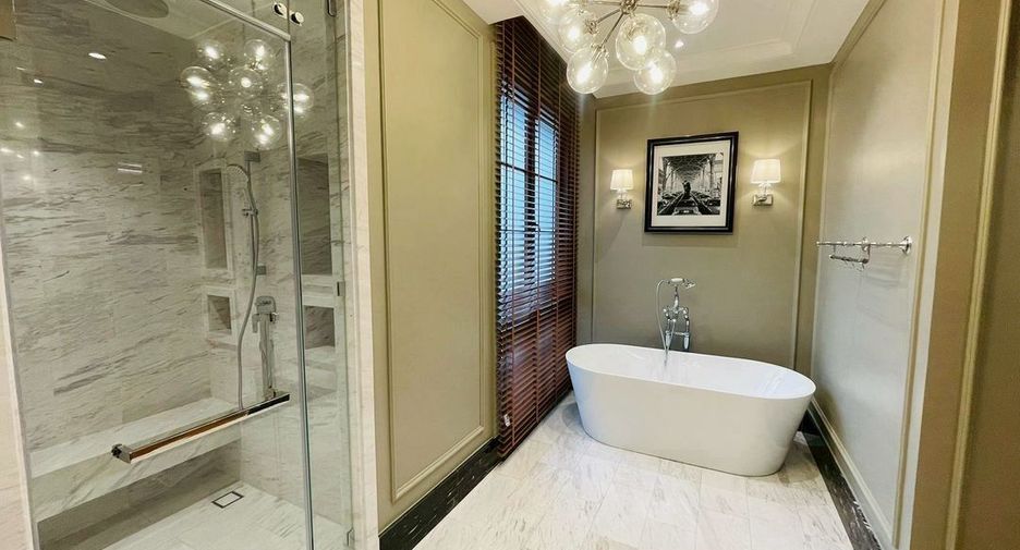 For rent and for sale 4 bedrooms house in Watthana, Bangkok