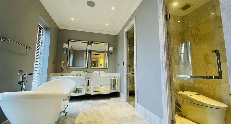 For rent and for sale 4 bedrooms house in Watthana, Bangkok