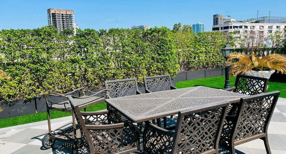 For rent and for sale 4 bedrooms house in Watthana, Bangkok