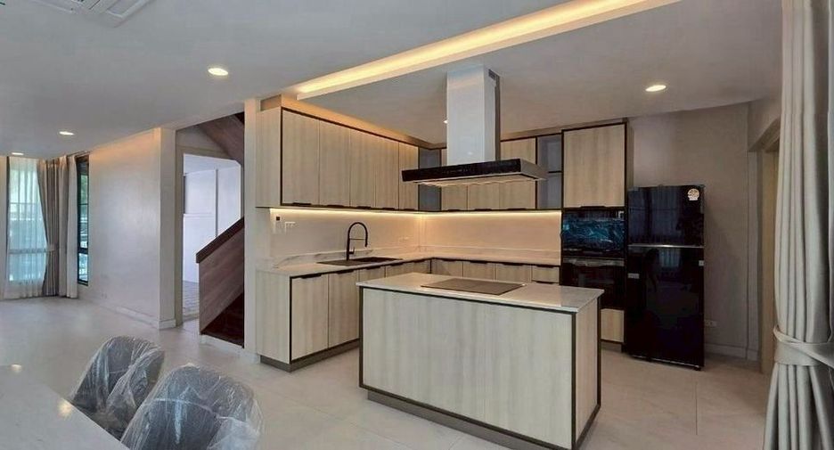 Haus zur Miete mit 2 Zimmer in Watthana, Bangkok