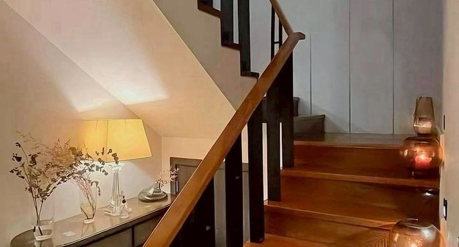For rent 4 bedrooms townhouse in Watthana, Bangkok
