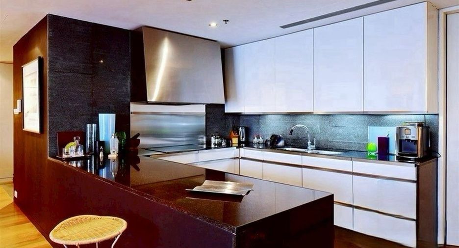 For rent 2 bedrooms condo in Sathon, Bangkok
