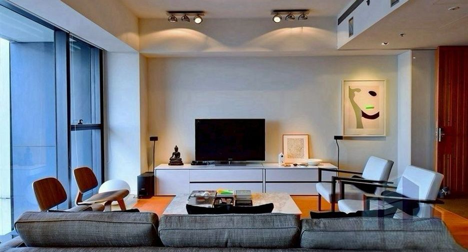 For rent 2 bedrooms condo in Sathon, Bangkok