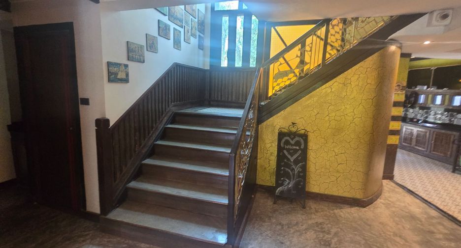 For rent 5 bedrooms house in Mueang Chiang Mai, Chiang Mai