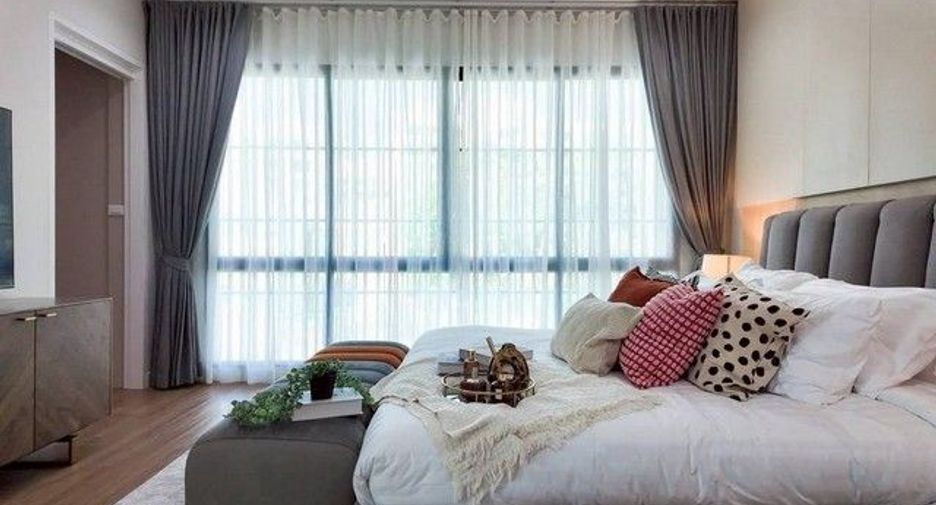 Продажа 4 спальни дом в Саттахип, Чонбури