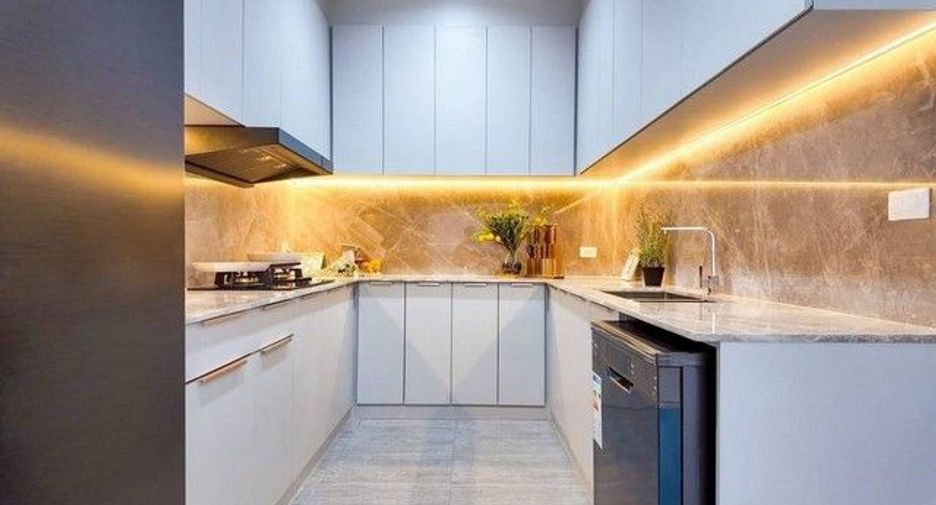 Продажа 4 спальни дом в Саттахип, Чонбури