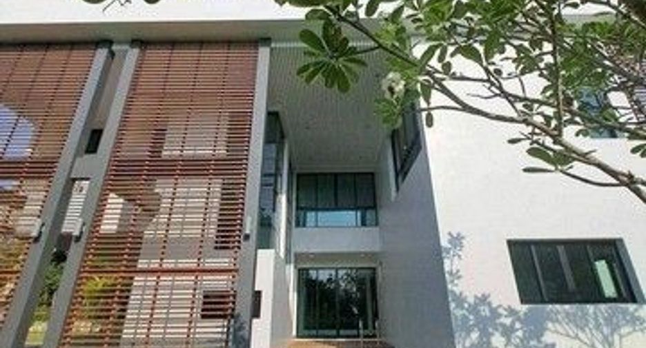 Продажа 4 спальни дом в Саттахип, Чонбури