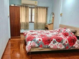 出租 3 卧室 独立屋 在 Din Daeng, 曼谷