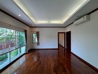Haus zur Miete mit 4 Zimmer in Watthana, Bangkok