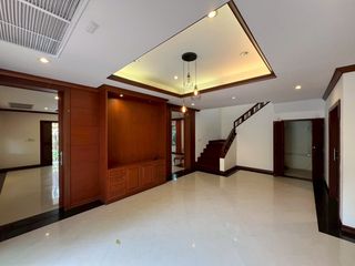 Haus zur Miete mit 4 Zimmer in Watthana, Bangkok