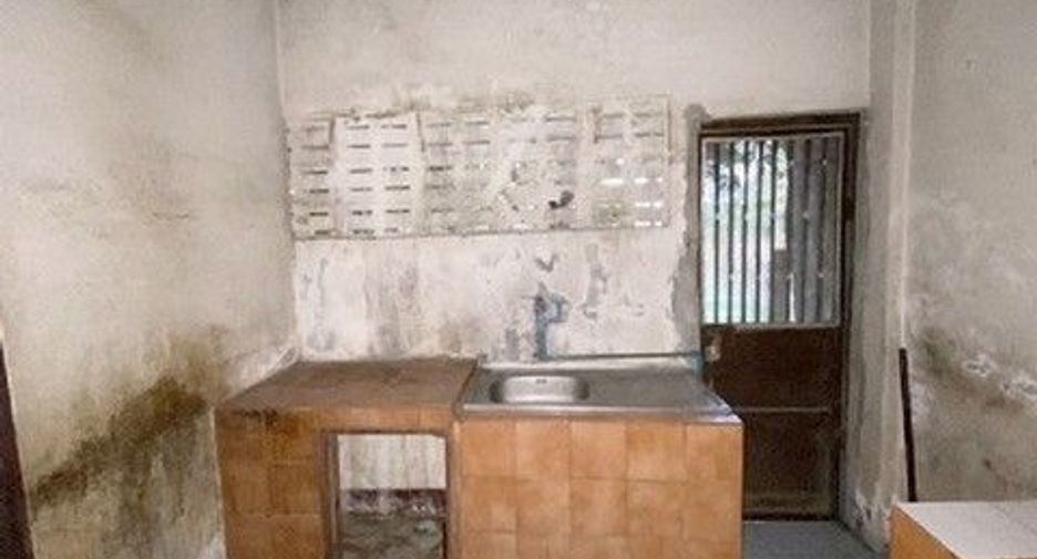 À vendre 1 chambre maison de ville à Chae Hom, Lampang