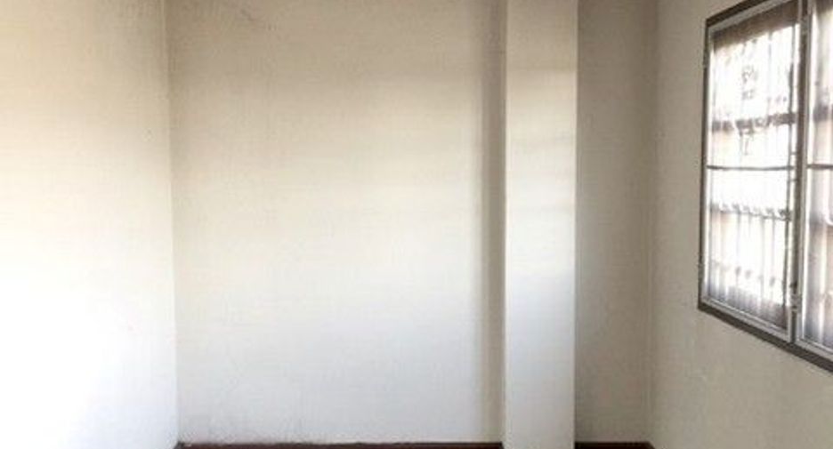 À vendre 1 chambre maison de ville à Chae Hom, Lampang
