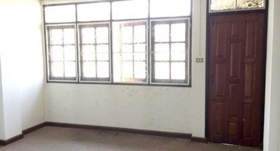 À vendre 1 chambre maison de ville à Chae Hom, Lampang