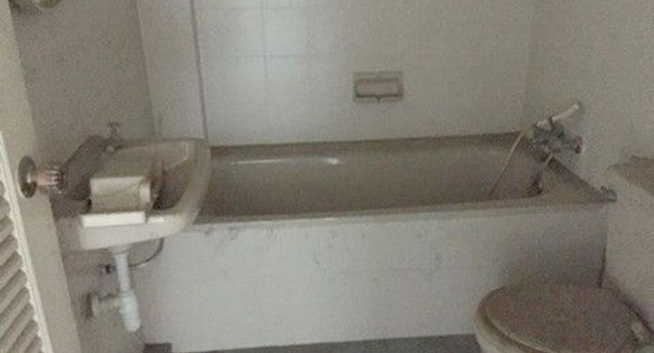 À vendre 1 chambre maison de ville à Chae Hom, Lampang