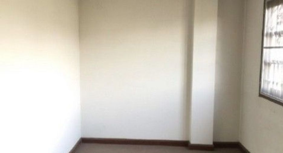 À vendre 1 chambre maison de ville à Chae Hom, Lampang