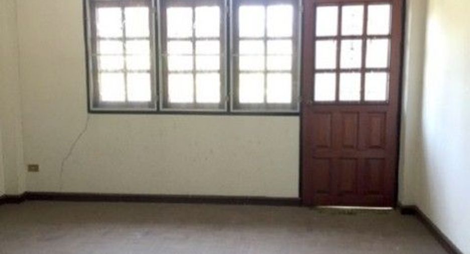 À vendre 1 chambre maison de ville à Chae Hom, Lampang