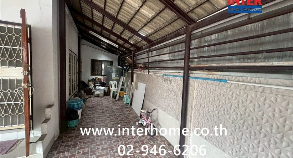 For sale 4 bedrooms townhouse in Don Mueang, Bangkok