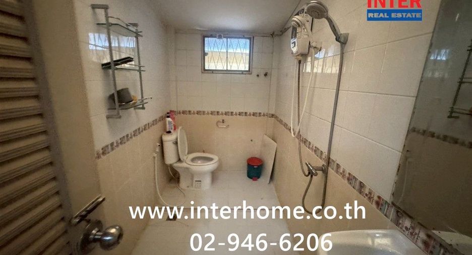 For sale 4 bedrooms townhouse in Don Mueang, Bangkok