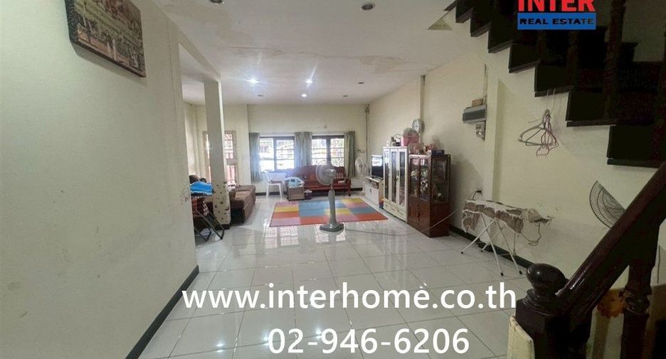 For sale 4 bedrooms townhouse in Don Mueang, Bangkok