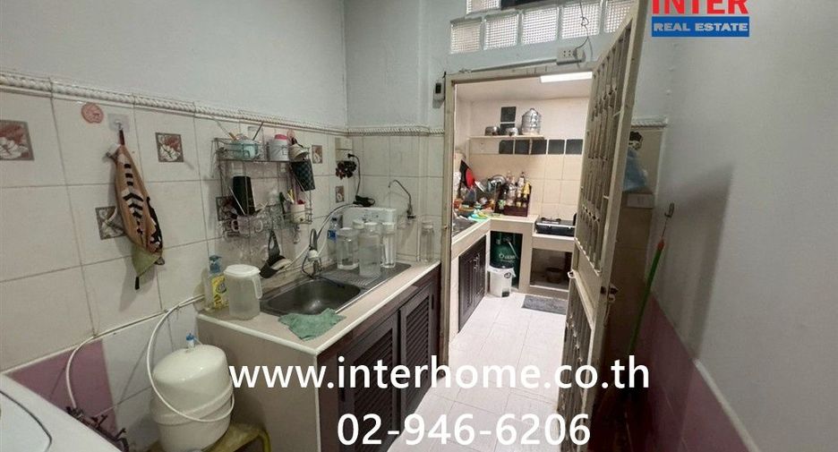 For sale 4 bedrooms townhouse in Don Mueang, Bangkok
