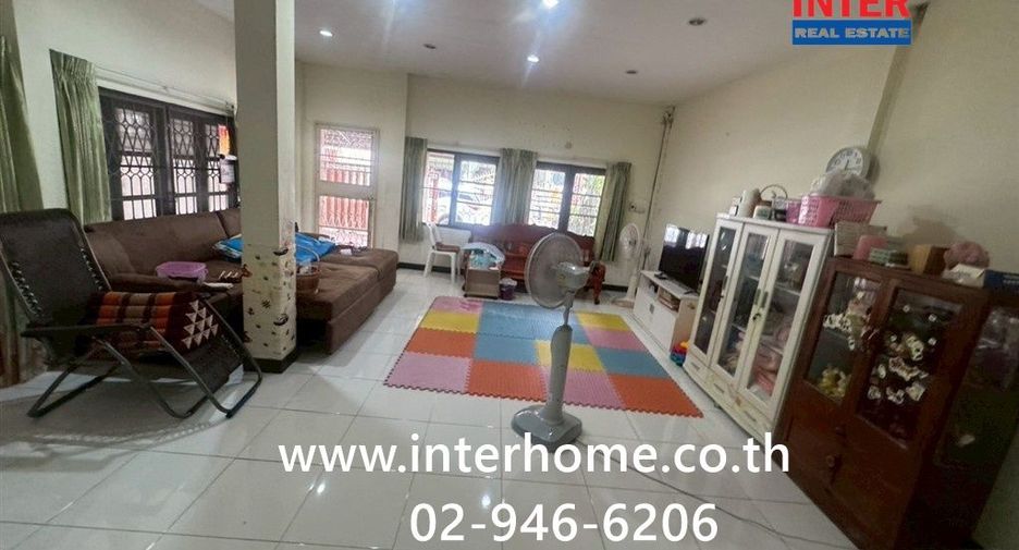 For sale 4 bedrooms townhouse in Don Mueang, Bangkok