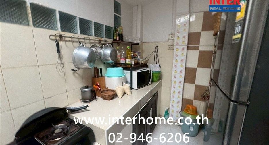 For sale 4 bedrooms townhouse in Don Mueang, Bangkok