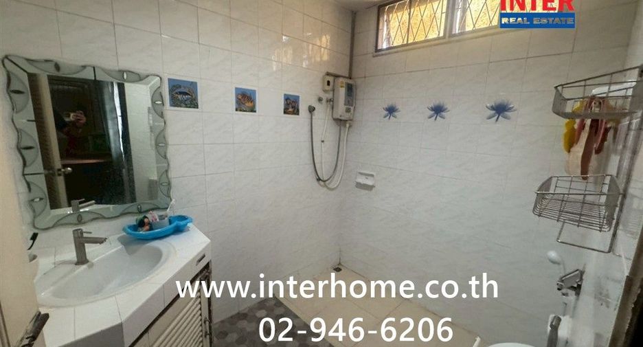 For sale 4 bedrooms townhouse in Don Mueang, Bangkok
