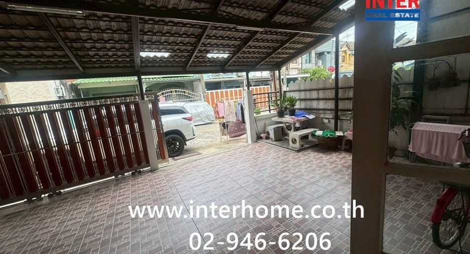 For sale 4 bedrooms townhouse in Don Mueang, Bangkok
