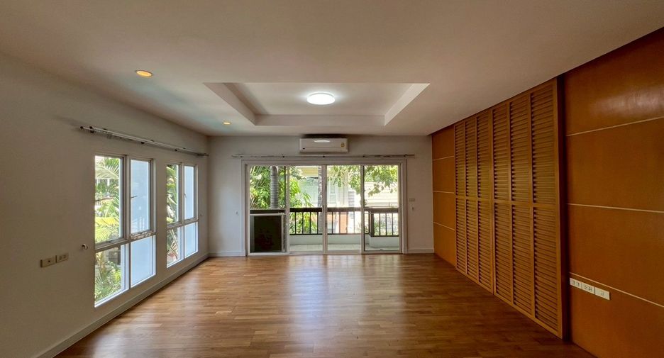 Haus zur Miete mit 4 Zimmer in Khlong Toei, Bangkok