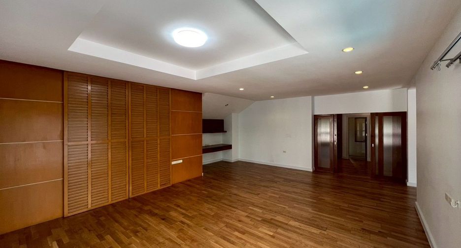 Haus zur Miete mit 4 Zimmer in Khlong Toei, Bangkok