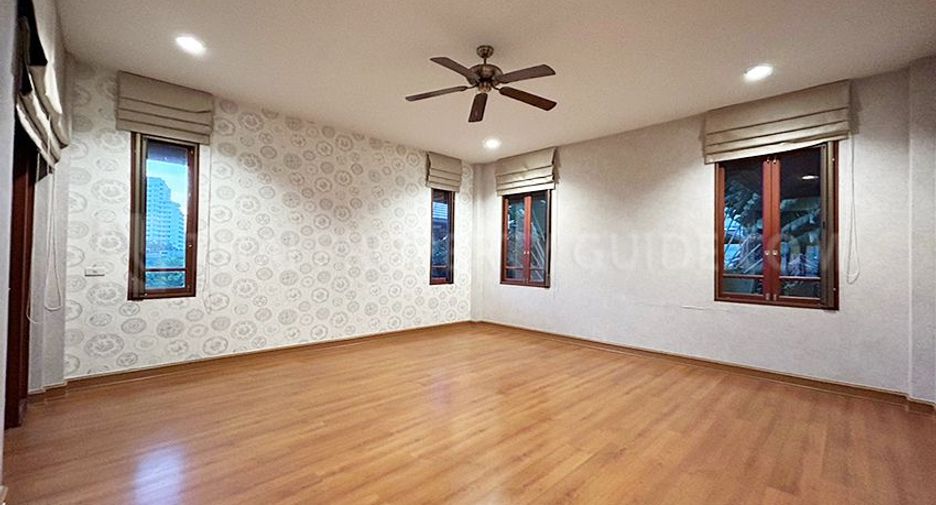 For rent 4 bedrooms house in Suan Luang, Bangkok