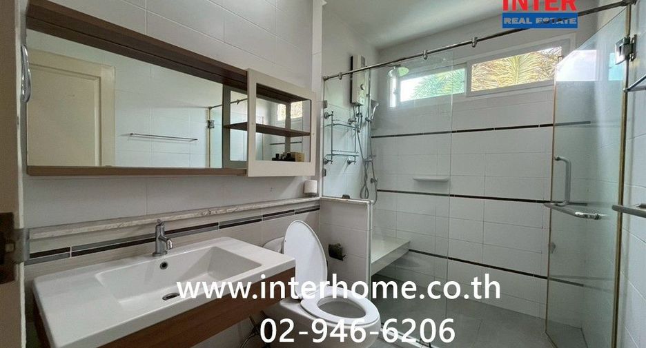 For sale 3 bedrooms house in Bang Kapi, Bangkok