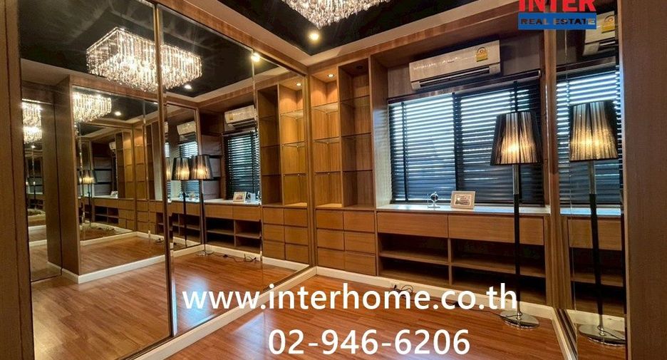For sale 3 bedrooms house in Bang Kapi, Bangkok