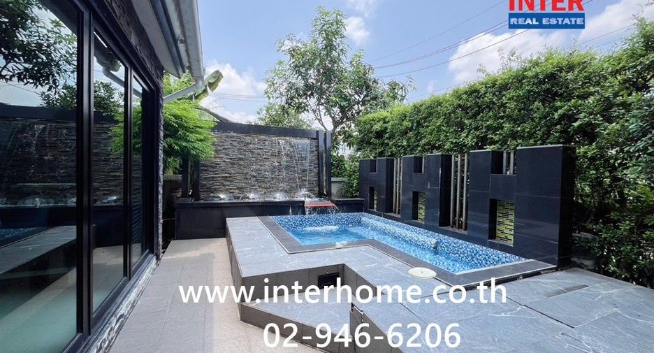 For sale 3 bedrooms house in Bang Kapi, Bangkok
