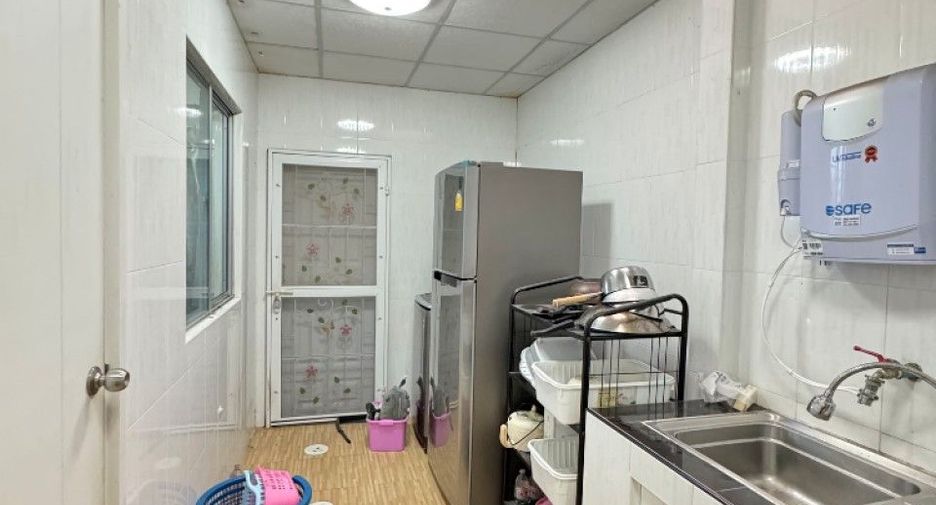 For sale 3 bedrooms townhouse in Khlong Luang, Pathum Thani