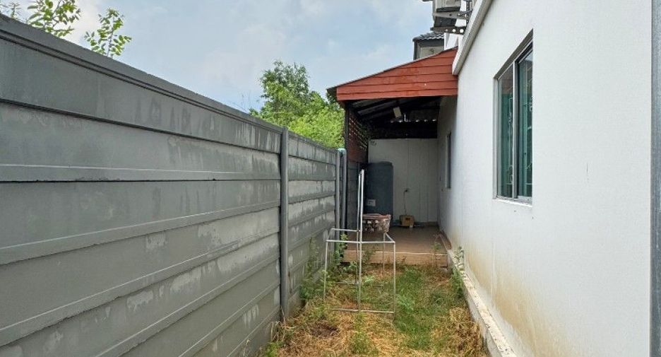 For sale 3 bedrooms townhouse in Khlong Luang, Pathum Thani