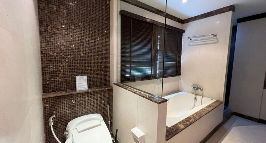 For rent 2 bedrooms condo in Watthana, Bangkok