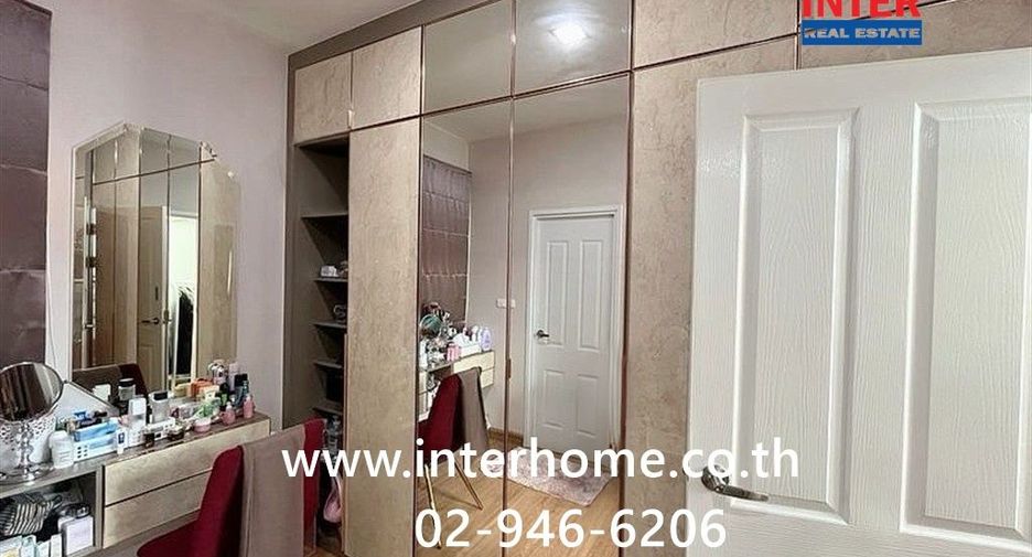 Casa en alquiler y en venta de 4 habitaciones en Chom Thong, Bangkok