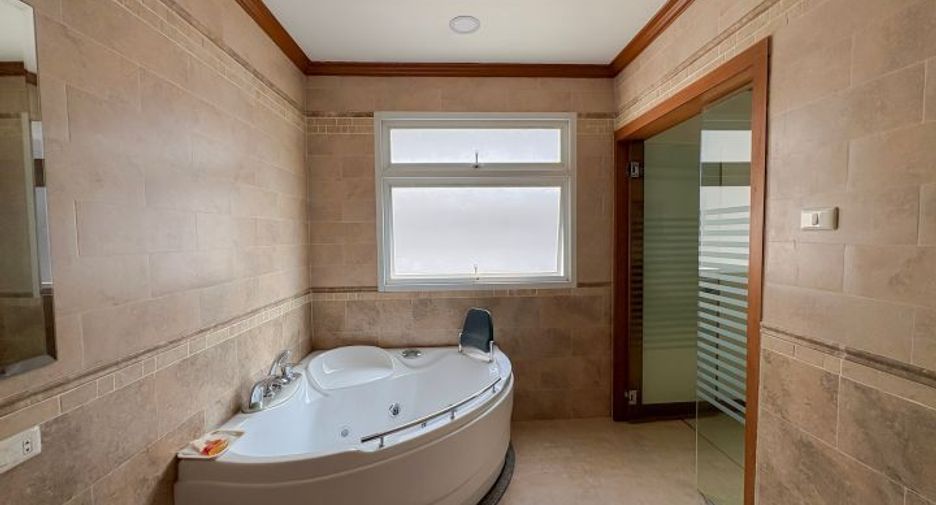 For sale 3 ベッドルーム condo in Sattahip, Chonburi