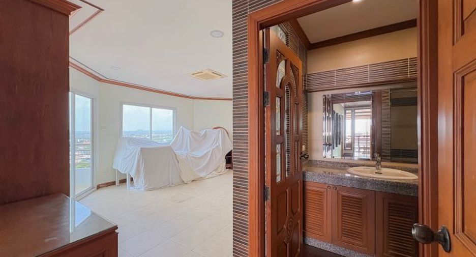 For sale 3 ベッドルーム condo in Sattahip, Chonburi