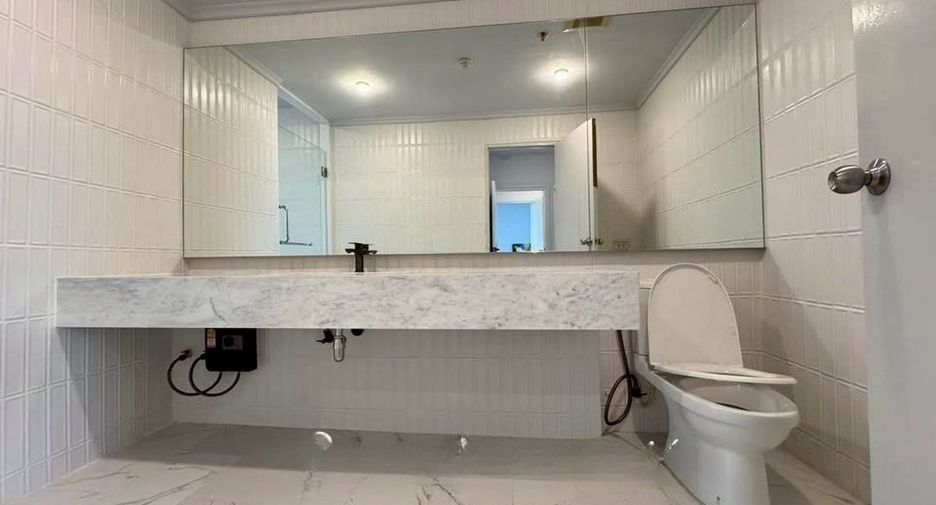 For rent 2 bedrooms condo in Chom Thong, Bangkok