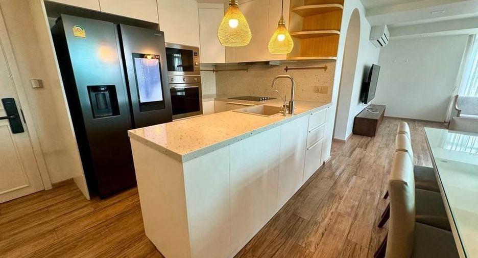 For rent 4 bedrooms condo in Yan Nawa, Bangkok