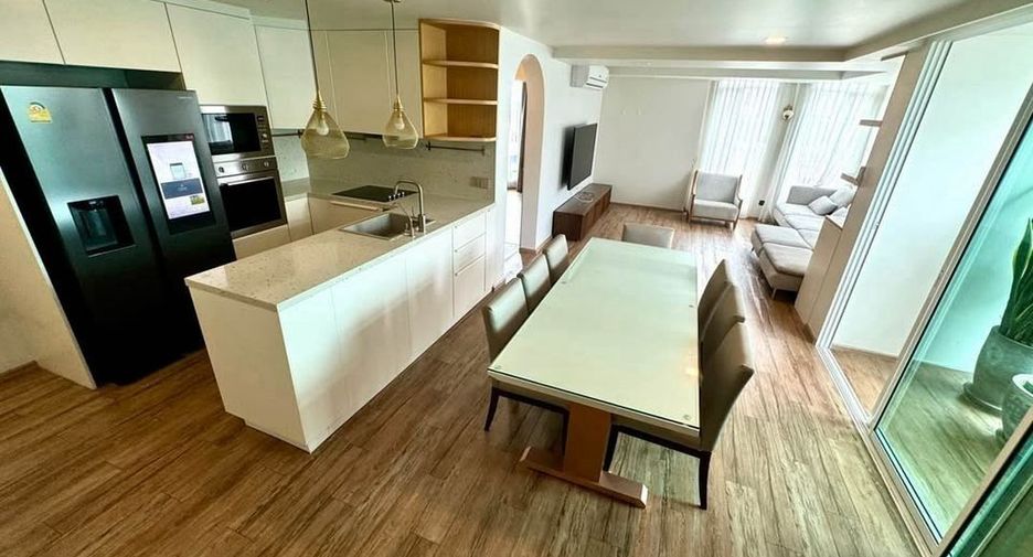 For rent 4 bedrooms condo in Yan Nawa, Bangkok