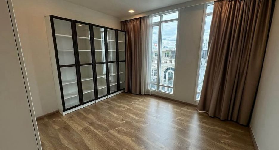 For rent 4 bedrooms condo in Yan Nawa, Bangkok