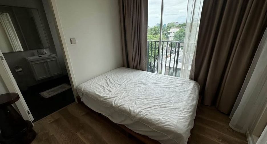 For rent 4 bedrooms condo in Yan Nawa, Bangkok