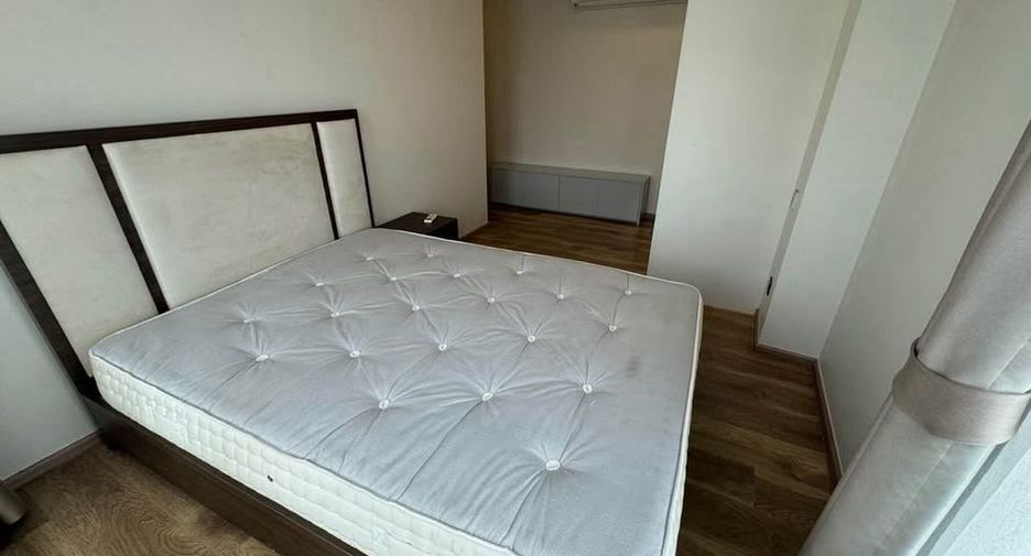 For rent 4 bedrooms condo in Yan Nawa, Bangkok