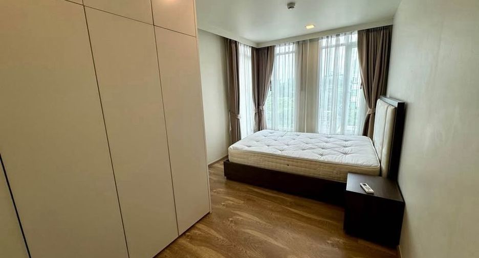For rent 4 bedrooms condo in Yan Nawa, Bangkok